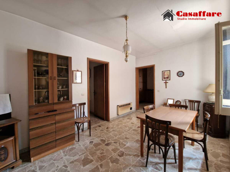 SCHIO: Casa di corte € 125,000
Info 0445527455

BUONI MOTIVI PER ACQUISTARE:
-Zona tranquilla e r...