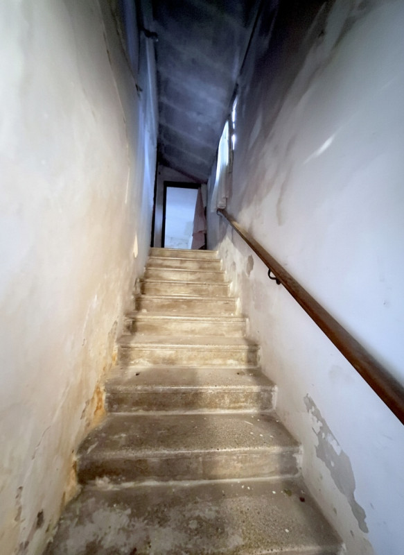 RUSTICO CON 2 UNITA' COMPLETAMENTE DA RISTRUTTURARE A MASERA'

A pochi minuti dal centro di Maser...