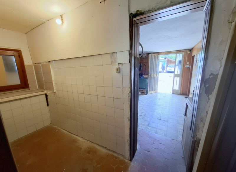 RUSTICO CON 2 UNITA' COMPLETAMENTE DA RISTRUTTURARE A MASERA'

A pochi minuti dal centro di Maser...