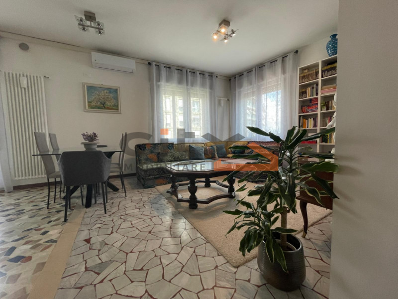 VIALE VENEZIA - BASSANO, a due passi dal centro storico, proponiamo appartamento grande e luminos...
