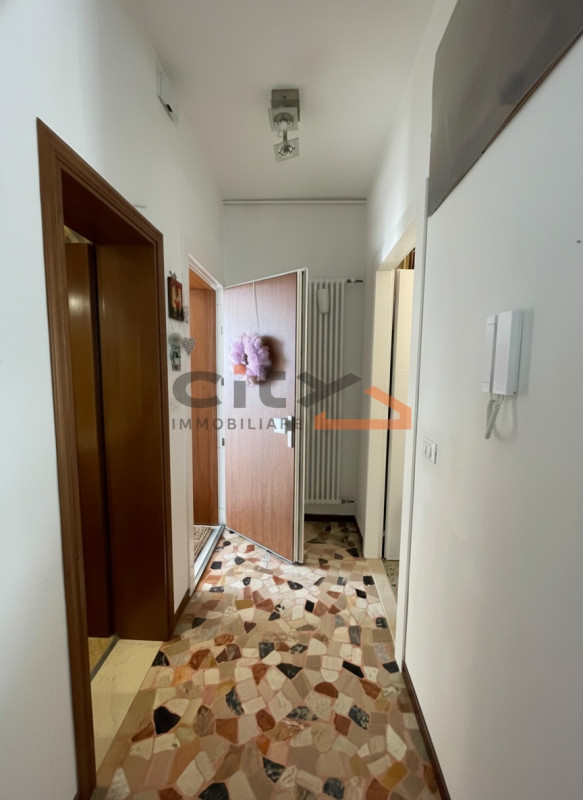 VIALE VENEZIA - BASSANO, a due passi dal centro storico, proponiamo appartamento grande e luminos...