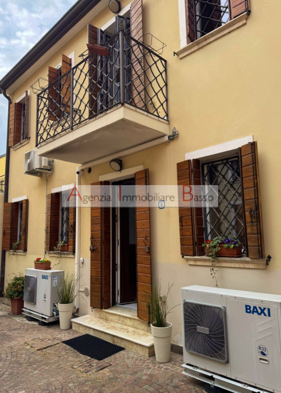 APPARTAMENTO IN CENTRO STORICO-ZONA RIVIERA TISO DA CAMPOSAMPIERO/TORRESINO
In contesto tranquill...