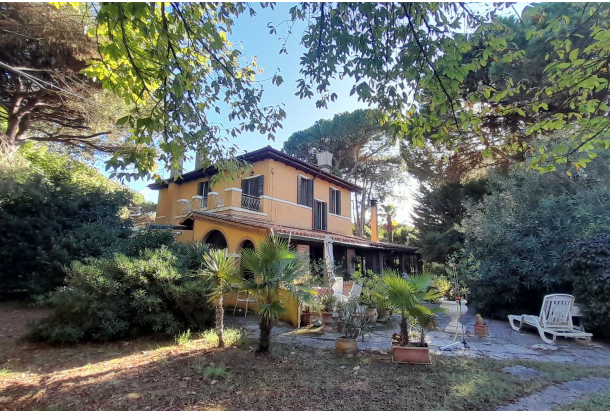 Rif. A.A.8-25

Vendita all'asta - abitazione unifamiliare con giardino in data 18 giugno 2026

De...