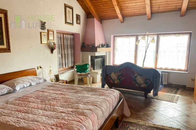 STARO (Valli del Pasubio): CASA INDIPENDENTE di 180 mq con corte e orto esclusivi. EURO 68.000.

...