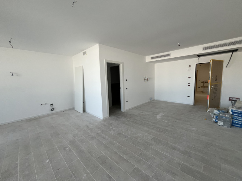 Nel centro di Noale, all’interno di una elegante palazzina di sole tre unità abitative, proponiam...