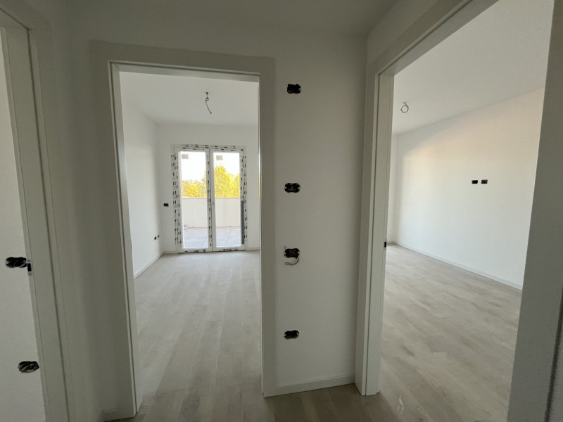 Nel centro di Noale, all’interno di una elegante palazzina di sole tre unità abitative, proponiam...