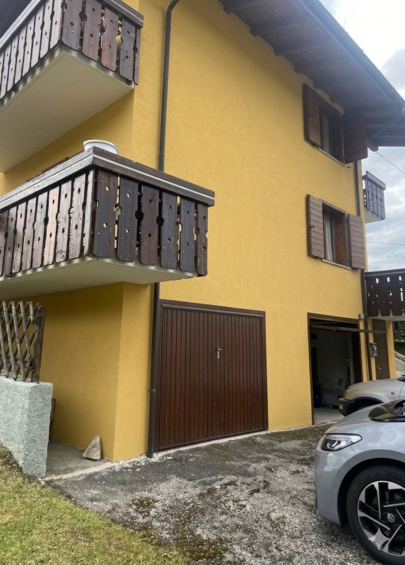Nel cuore dell'Altopiano di Asiago, in una posizione privilegiata che gode di un'ottima esposizio...