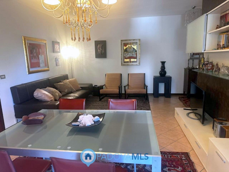 Immobile in esclusiva al Gruppo Padova MLS

Cadoneghe, nella zona di Bragni, proponiamo un appart...