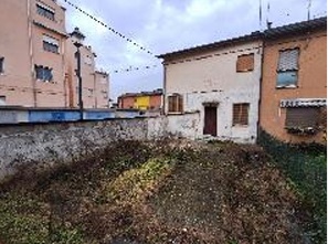 Vendesi all'asta porzione di testa in data 18 giugno 2026

Situata nel cuore di Mestre, questa af...