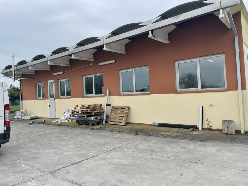 In vendita a Sant'Angelo di Piove di Sacco, proponiamo complesso immobiliare, situato in una stra...