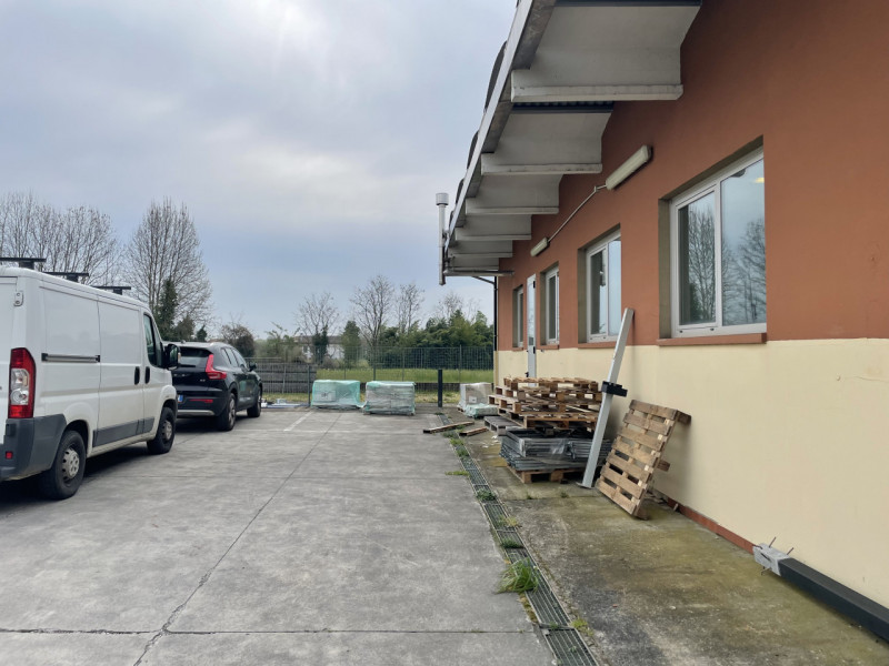 In vendita a Sant'Angelo di Piove di Sacco, proponiamo complesso immobiliare, situato in una stra...