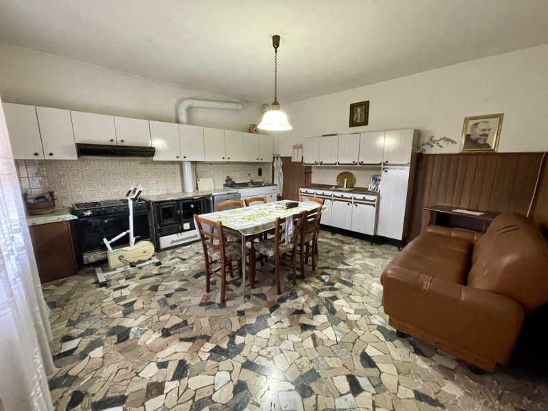 VILLAFRANCA PADOVANA - Situata in una zona verdeggiante di Villafranca Padovana, questa casa di c...
