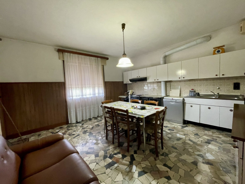 VILLAFRANCA PADOVANA - Situata in una zona verdeggiante di Villafranca Padovana, questa casa di c...