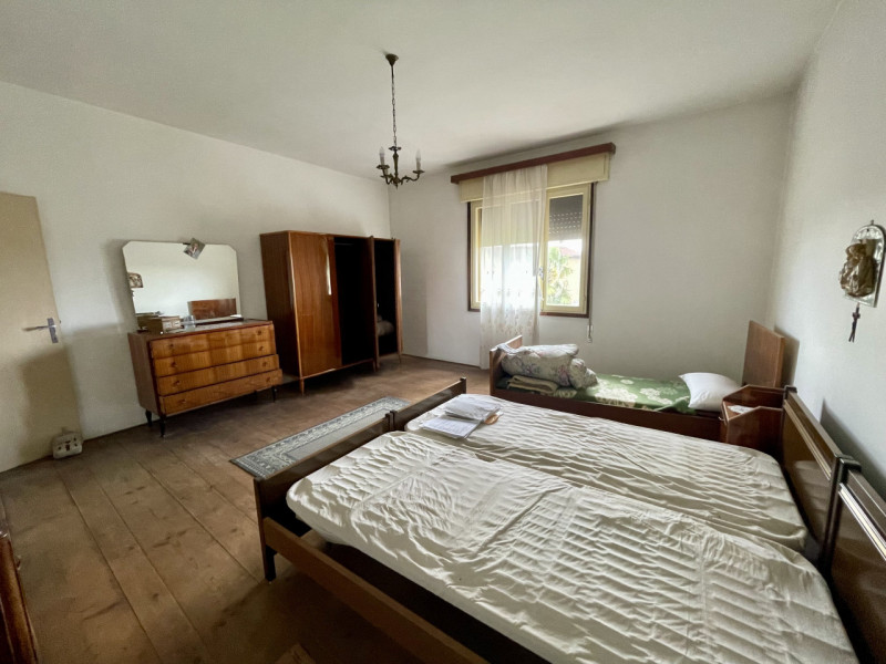 VILLAFRANCA PADOVANA - Situata in una zona verdeggiante di Villafranca Padovana, questa casa di c...