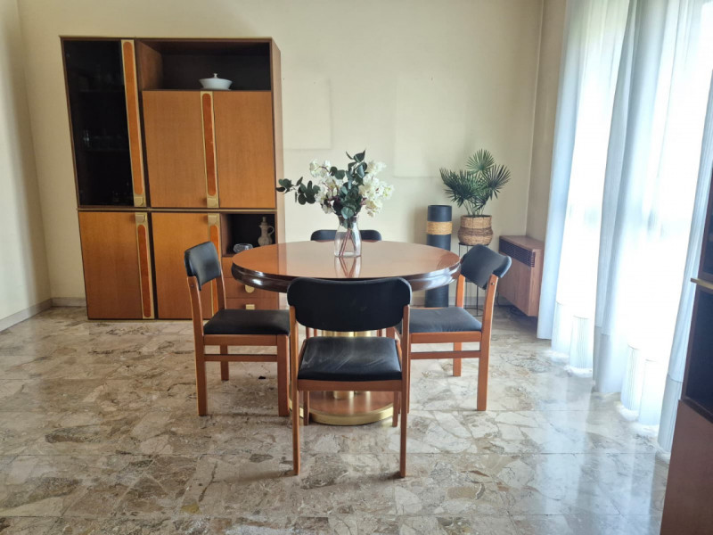 Nel quartiere Ca’ Nave di Cittadella, in piena zona Borghi, proponiamo un ampio appartamento inse...