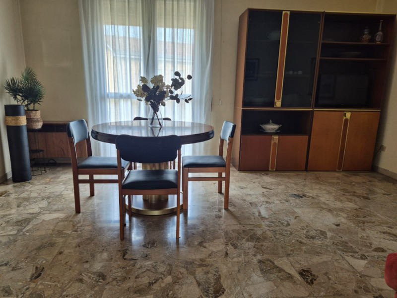 Nel quartiere Ca’ Nave di Cittadella, in piena zona Borghi, proponiamo un ampio appartamento inse...
