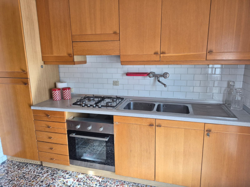 Nel quartiere Ca’ Nave di Cittadella, in piena zona Borghi, proponiamo un ampio appartamento inse...