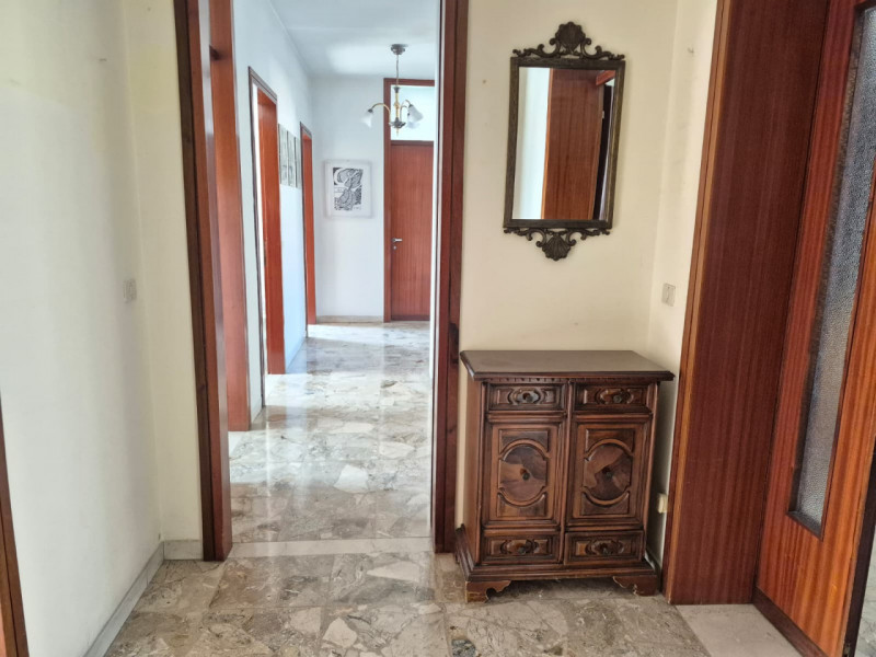 Nel quartiere Ca’ Nave di Cittadella, in piena zona Borghi, proponiamo un ampio appartamento inse...