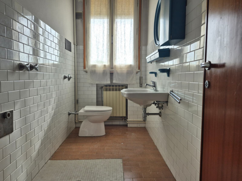 Nel quartiere Ca’ Nave di Cittadella, in piena zona Borghi, proponiamo un ampio appartamento inse...