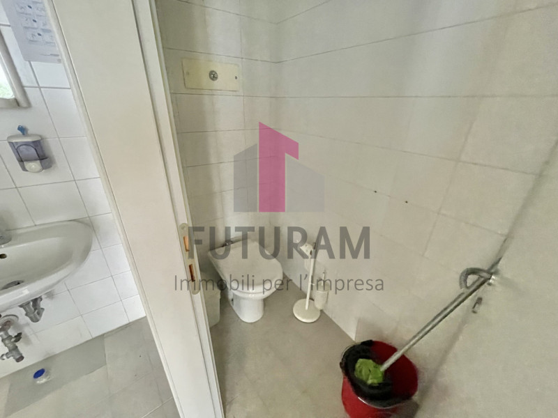 VICENZA - 49FIL - PER INFO 0444310220

Proponiamo in AFFITTO un ufficio di 92 mq al primo piano i...