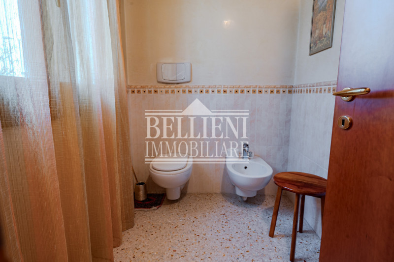 COSTABISSARA - Proponiamo in vendita straordinaria porzione di bifamiliare situata nelle vicinanz...