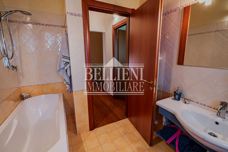COSTABISSARA - Proponiamo in vendita straordinaria porzione di bifamiliare situata nelle vicinanz...