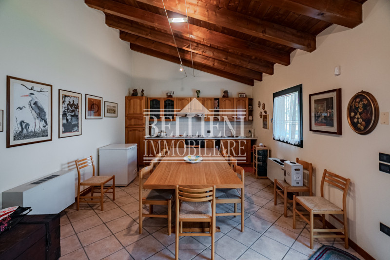 COSTABISSARA - Proponiamo in vendita straordinaria porzione di bifamiliare situata nelle vicinanz...