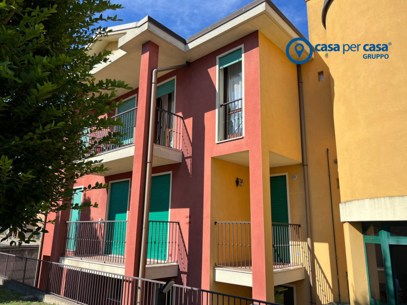 APPROVATO GRUPPO CASA PER CASA: VALUTATO, CONTROLLATO, GESTITO IN ESCLUSIVA.

ZONA:
L'immobile è ...
