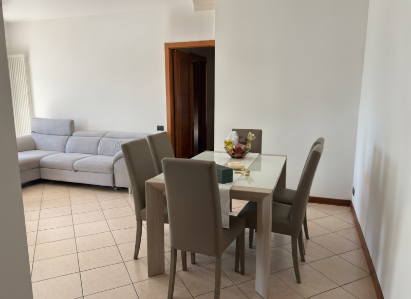 APPROVATO GRUPPO CASA PER CASA: VALUTATO, CONTROLLATO, GESTITO IN ESCLUSIVA.

ZONA:
L'immobile è ...
