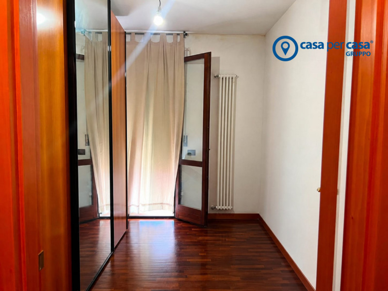 APPROVATO GRUPPO CASA PER CASA: VALUTATO, CONTROLLATO, GESTITO IN ESCLUSIVA.

ZONA:
L'immobile è ...