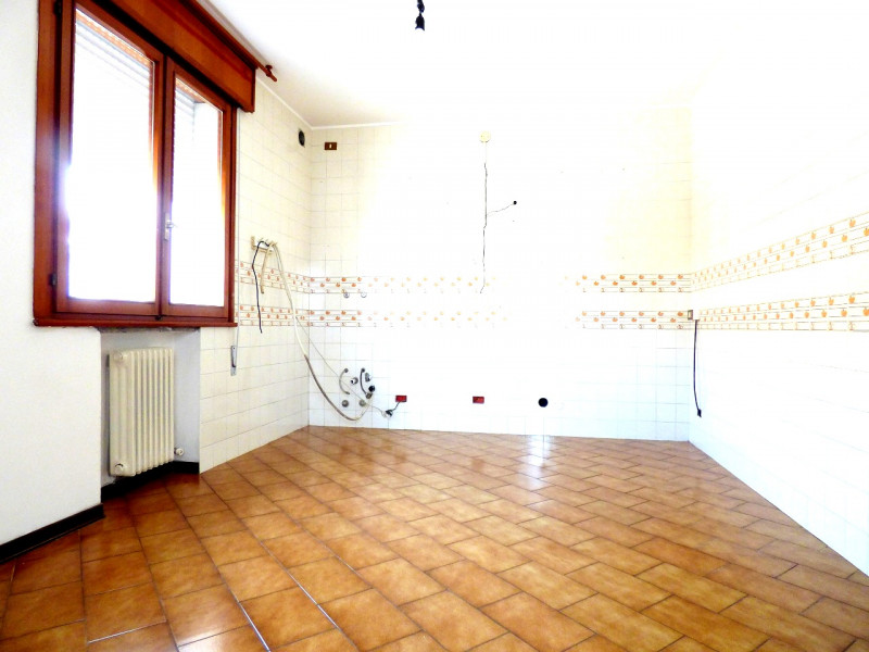 MESTRINO- In zona centrale e comoda a tutti i principali servizi, proponiamo funzionale BICAMERE ...