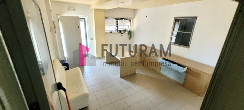 RIF: 158NM - FOSSO' (VE) - PER INFO 0444/310220

Propongo in affitto un capannone di 360 mq a Fos...