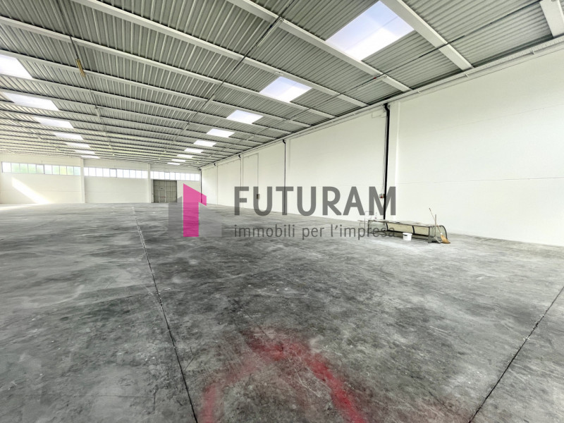 RIF:159NM - MIRA (VE) - PER INFO 0444/310220

Propongo in affitto un capannone di 3000 mq in zona...