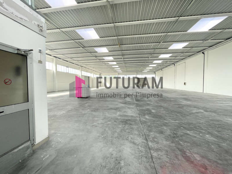 RIF:159NM - MIRA (VE) - PER INFO 0444/310220

Propongo in affitto un capannone di 3000 mq in zona...