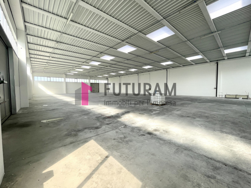 RIF:159NM - MIRA (VE) - PER INFO 0444/310220

Propongo in affitto un capannone di 3000 mq in zona...