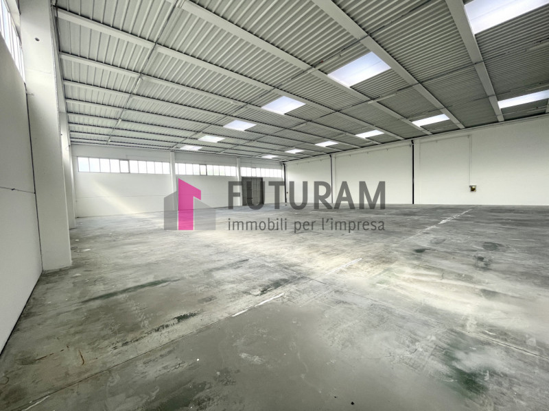RIF:159NM - MIRA (VE) - PER INFO 0444/310220

Propongo in affitto un capannone di 3000 mq in zona...