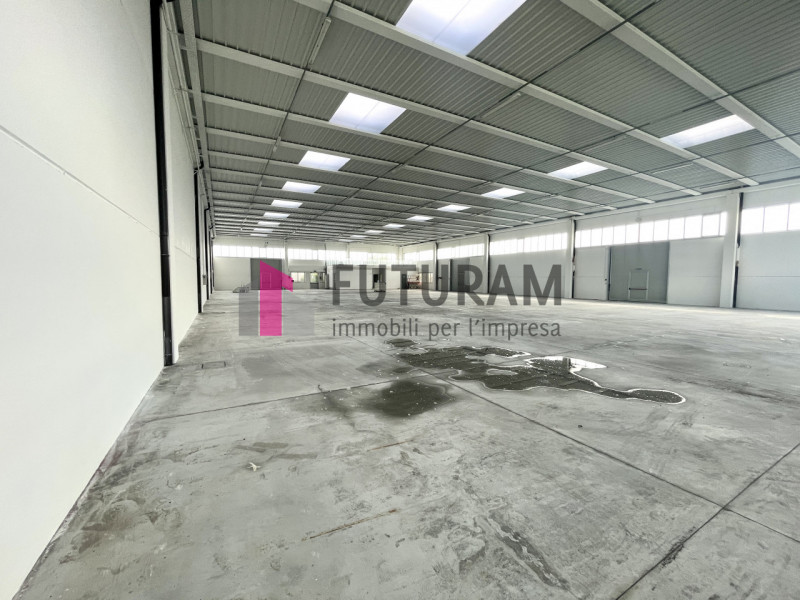 RIF:159NM - MIRA (VE) - PER INFO 0444/310220

Propongo in affitto un capannone di 3000 mq in zona...