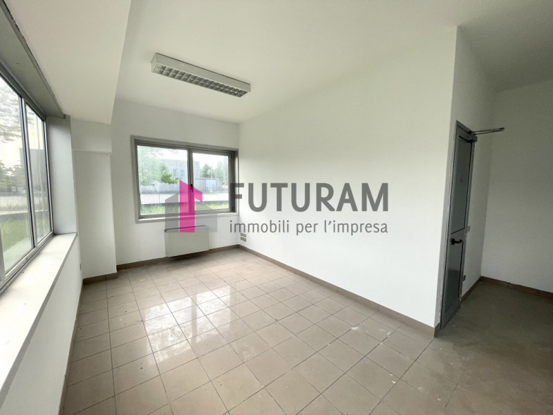 RIF:159NM - MIRA (VE) - PER INFO 0444/310220

Propongo in affitto un capannone di 3000 mq in zona...