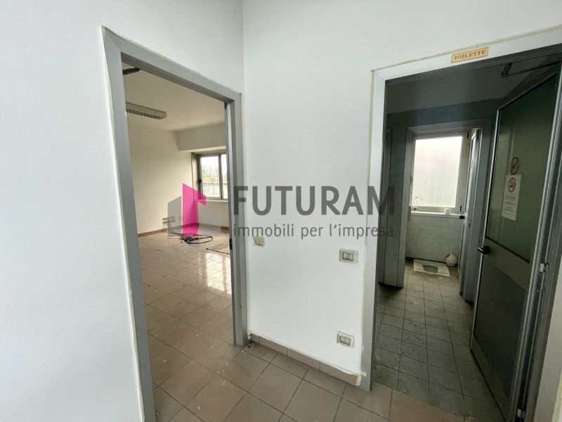 RIF:159NM - MIRA (VE) - PER INFO 0444/310220

Propongo in affitto un capannone di 3000 mq in zona...
