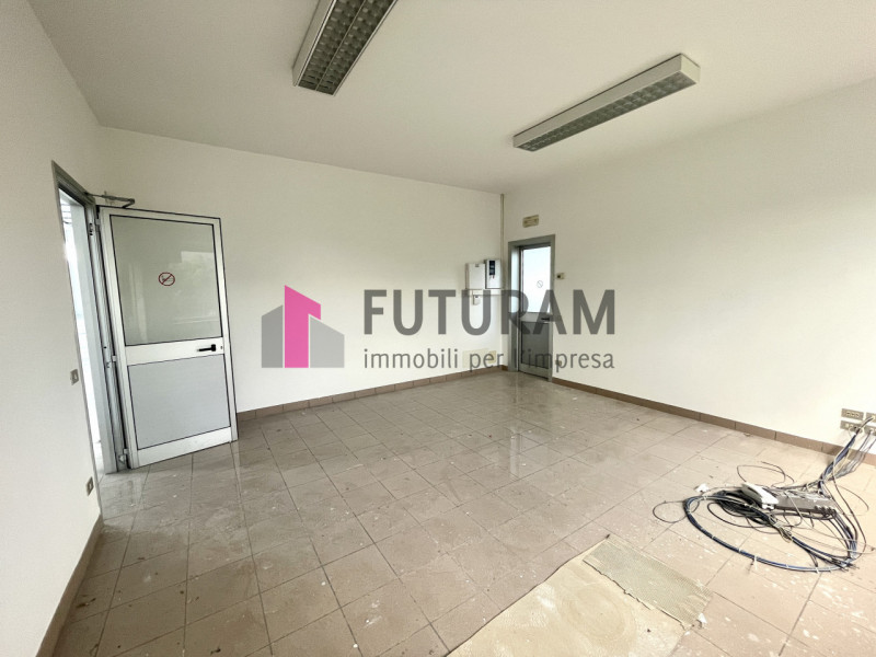 RIF:159NM - MIRA (VE) - PER INFO 0444/310220

Propongo in affitto un capannone di 3000 mq in zona...