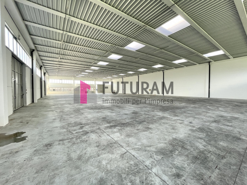 RIF:159NM - MIRA (VE) - PER INFO 0444/310220

Propongo in affitto un capannone di 3000 mq in zona...