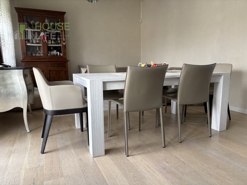THIENE- Cappuccini: in zona residenziale tranquilla TRILOCALE al piano primo e ultimo, inserito i...