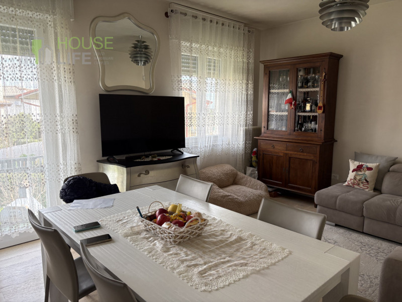 THIENE- Cappuccini: in zona residenziale tranquilla TRILOCALE al piano primo e ultimo, inserito i...