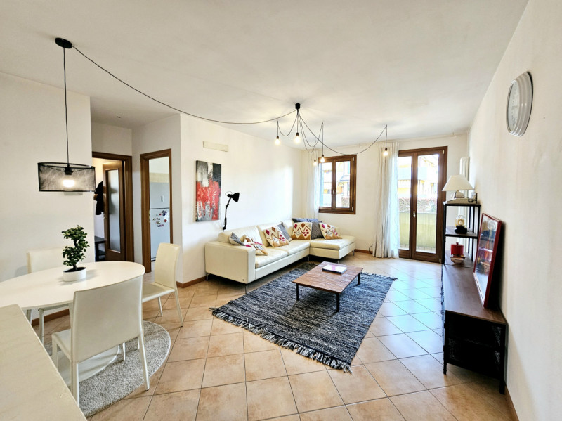 Proponiamo in vendita un bellissimo appartamento al piano rialzato, situato a Este (località Dese...
