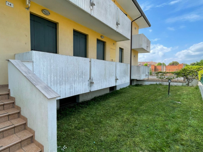 Proponiamo in vendita un bellissimo appartamento al piano rialzato, situato a Este (località Dese...