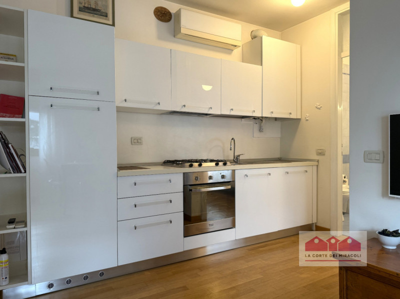 ZONA BANCHE: CURATO E LUMINOSO MINI APPARTAMENTO CON SOFFITTA IN ZONA TRANQUILLA E BEN ABITATA, A...
