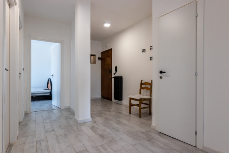 In zona centrale, proponiamo appartamento ristrutturato posto al terzo ed ultimo piano, senza asc...
