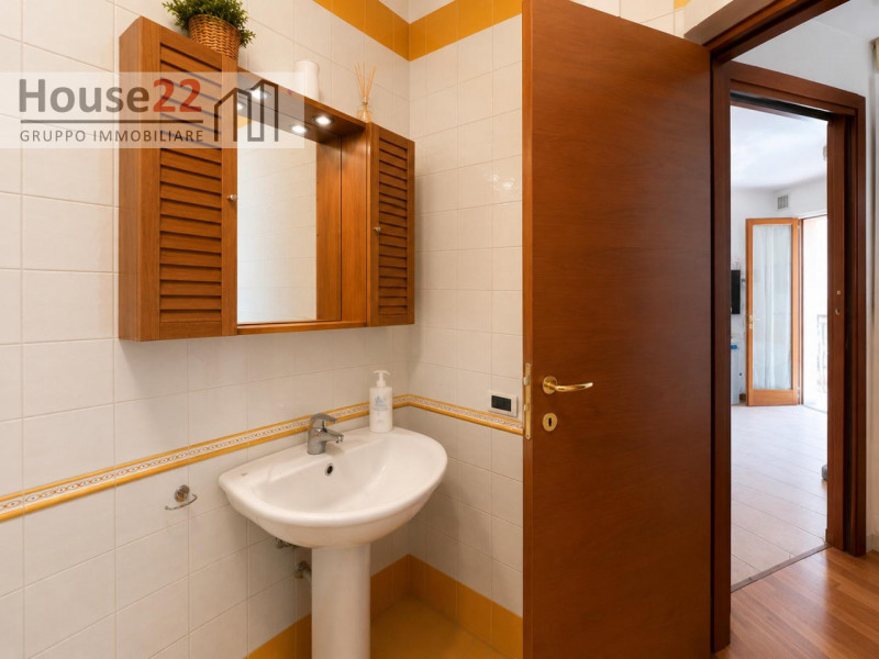 ZONA PISCINE, IN VIA GINO ALLEGRI N.24 -VICENZA. Proponiamo in vendita un interessante BILOCALE s...