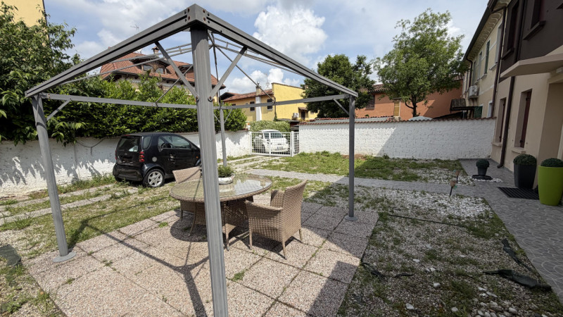 Nostra ESCLUSIVA splendida casa singola terratetto situata nel tranquillo e ricercato quartiere d...