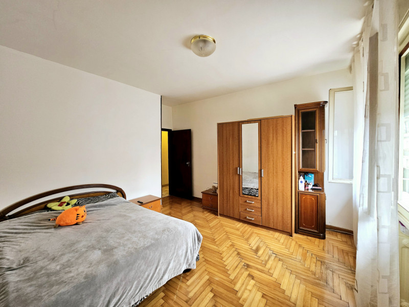 Proponiamo in vendita un interessante appartamento a Padova, in via Marcantonio Ferrazzi. Attualm...